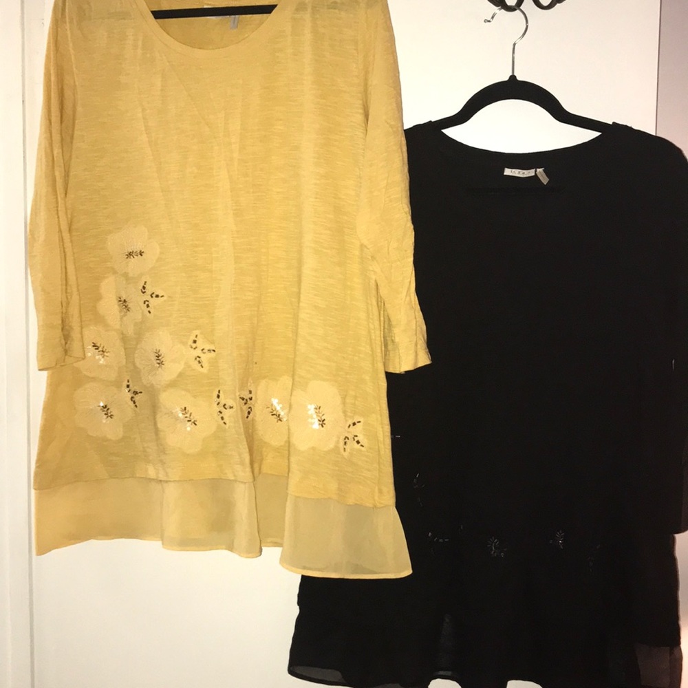 Bundle of 2 LOGO size large tops